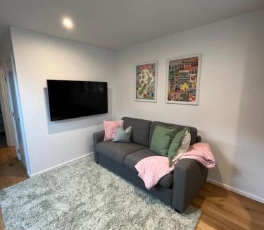 Kawarau Falls House | Cosy Hanleys Farm Retreat - 2 Bed