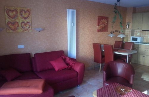 Redewisch Apartment | Cosy holiday flat in Redewisch with garden