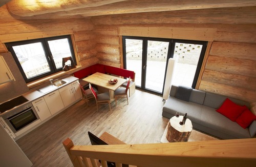 Ladis Ski Chalet | Cosy, modern Canadian wooden chalet