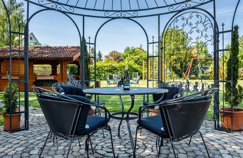 Salem Apartment | Cosy Vacation Apartment 2 on "Trostelhof" with Balcony