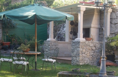 Ponteareas House | Cottage with garden