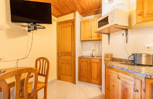 Durro House | Country House 'Casa Garbot' with Mountain View and Private Garden