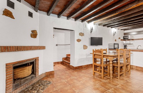 Almogia House | Country House 'El Pajar' with Lake View, Shared Pool and Wi-Fi