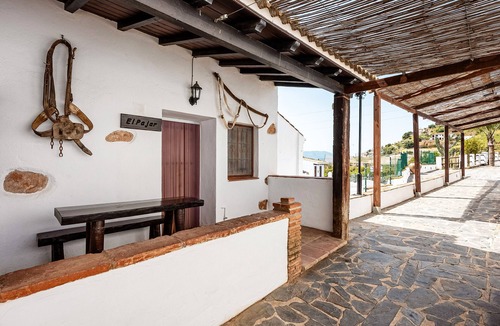 Almogia House | Country House 'El Pajar' with Lake View, Shared Pool and Wi-Fi