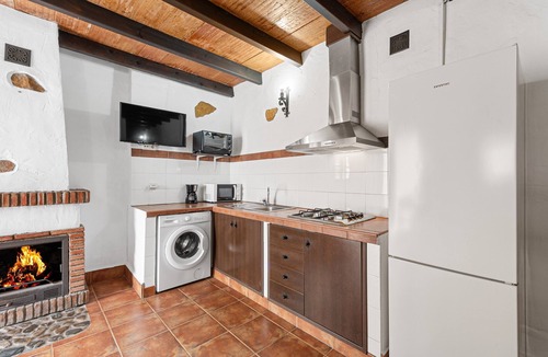 Valle del Guadalhorce House | Country House 'La Yegueriza' with Lake View, Shared Pool and Private Terrace