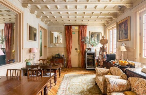 Palacio Apartment | Cozy and Elegant Blue Room with 2 balconies in Opera
