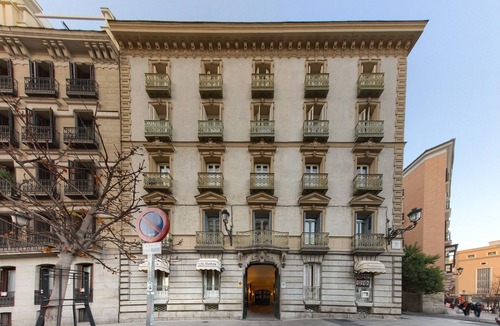 Palacio Apartment | Cozy and Elegant Blue Room with 2 balconies in Opera