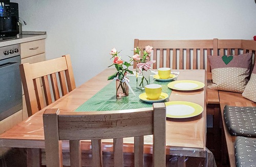 Arrach Apartment | Cozy apartment in Arrach with WiFi
