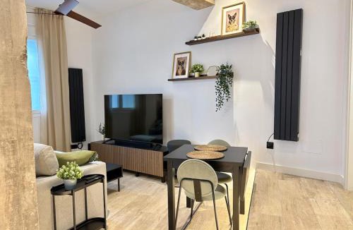 San Isidro Apartment | Cozy apartment in Quince de Mayo by beBalmy