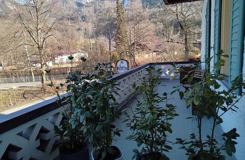 Hohenaschau im Chiemgau Apartment | Cozy apartment with bay window in the Weber family's Haus zur Burg (Ap108)
