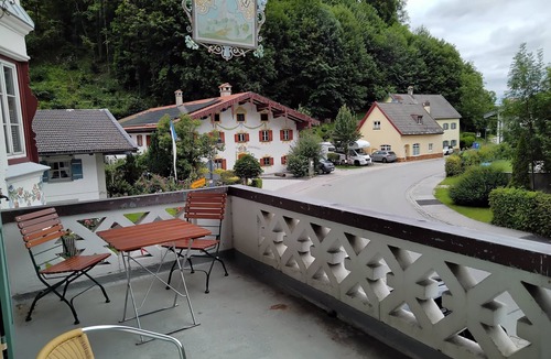 Hohenaschau im Chiemgau Apartment | Cozy apartment with bay window in the Weber family's Haus zur Burg (Ap108)