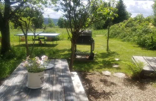Nordhalben Apartment | Cozy attic apartment in the countryside, balcony w. Tree house feeling, barbecue corner, 2-4pers.