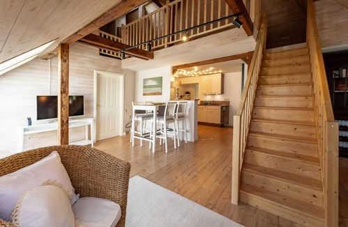 Schwerin Apartment | Cozy attic apartment in a historic villa with a lake view