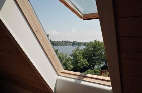 Schwerin Apartment | Cozy attic apartment in a historic villa with a lake view