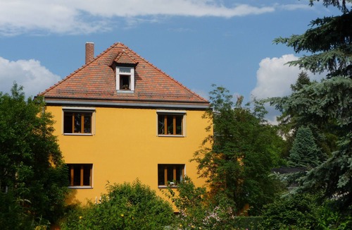 Kleinzschachwitz Apartment | Cozy attic apartment on the Elbe cycle path, good connection to public transport