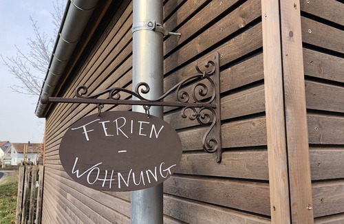 Segnitz Apartment | Cozy barrier-free FEWO in new building directly between vineyards and the Main river
