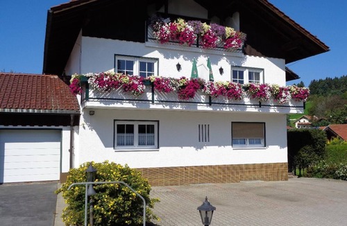 Rinchnach Apartment | Cozy comfort room (35 sqm) for 2 persons with large balcony