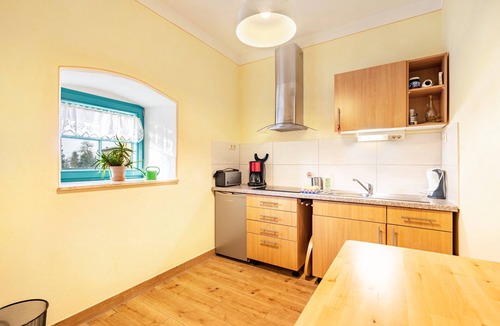 Lohmen House | Cozy Holiday Home in Lohmen with Private Terrace and Wi-Fi