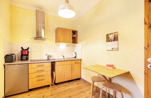 Lohmen House | Cozy Holiday Home in Lohmen with Private Terrace and Wi-Fi