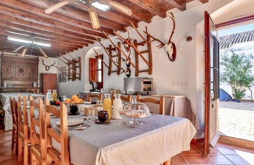 Poblado del Embalse House | Cozy home in Adamuz with private swimming pool, can be inside or outside