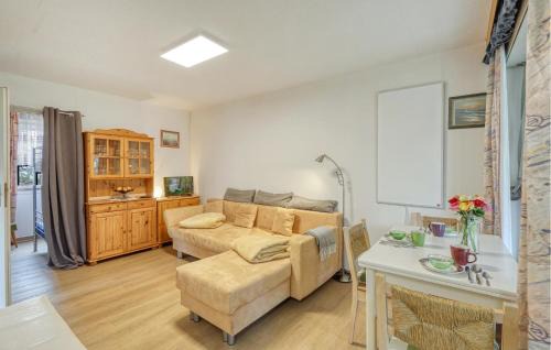 Hundorf House | Cozy Home In Seehof With House Sea View