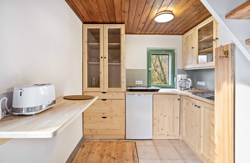 Hohnstein House | Cozy Kirschallee Cottage with Mountain View, Private Terrace & Shared Garden