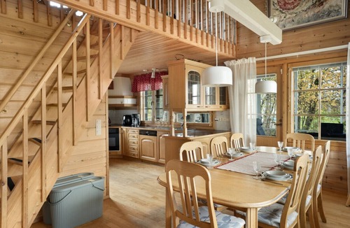 Rovaniemi House | Cozy Riverside House with Private Sauna & Free Parking