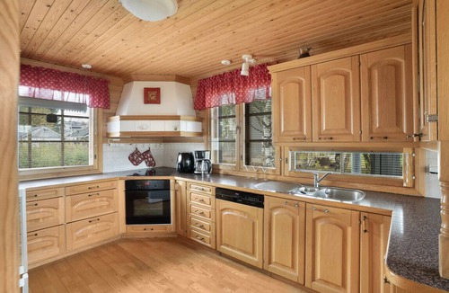 Rovaniemi House | Cozy Riverside House with Private Sauna & Free Parking