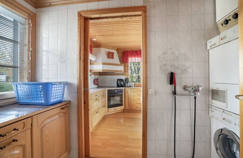 Rovaniemi House | Cozy Riverside House with Private Sauna & Free Parking