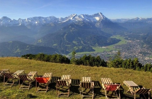 Garmisch-Partenkirchen Apartment | Cozy, sunny & newly renovated apartment with a view of the Zugspitze - 4 stars