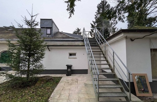 Roesrath House | Cozy twin room with terrace & smart TV in a quiet location | WLAN incl.