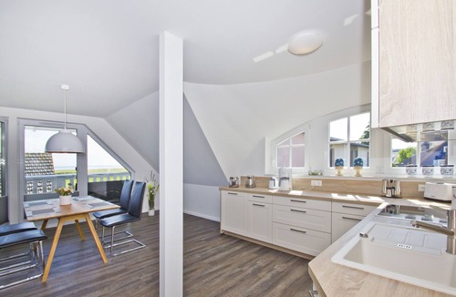 Gross Zicker Apartment | Cozy vacation apartment with sea view, balcony - Ferienhaus Zaunkönig OG