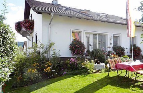 Beilngries Apartment | Cozy vacation apartment (50 sqm) for up to 2 people with furnished balcony