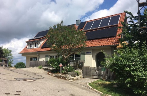 Weissenburg in Bayern Apartment | Cozy vacation apartment with swimming pond