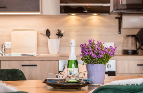 Schoenwald Apartment | Cozy Vacation Apartment 117 with Garden View, Wi-Fi and Balcony