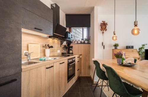Schoenwald Apartment | Cozy Vacation Apartment 117 with Garden View, Wi-Fi and Balcony