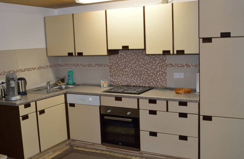 Ostrach Apartment | Cozy Vacation Apartment "Waldraff" with Terrace, Wi-Fi & Playground