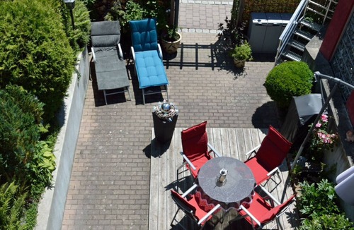 Ostrach Apartment | Cozy Vacation Apartment "Waldraff" with Terrace, Wi-Fi & Playground