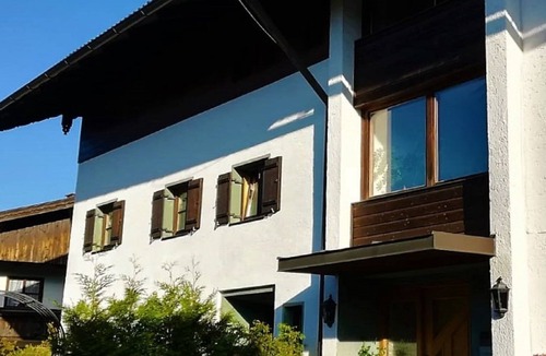 Flintsbach A. Inn Apartment | Cozy vacation apartment in Flintsbach with view to the Petersberg, 85 sqm, up to 4 persons
