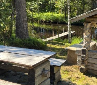 Rovaniemi Ski Chalet | Creekside Log Cabin & Sauna 20 min to Rovaniemi