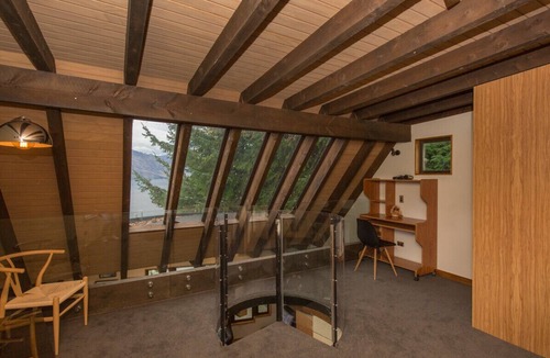Sunshine Bay Cottage | Crows Nest - Queenstown Holiday Home
