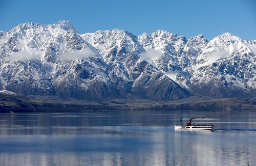 Sunshine Bay House | Crows Nest - Queenstown Holiday Home