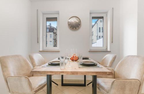 Antonviertel Apartment | Cruwzo - Modern Centrally Located Apartment with Parking