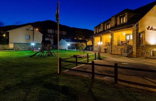 Caboalles de Abajo House | Cuartal Country House in Laciana Valley: Pool and Nature