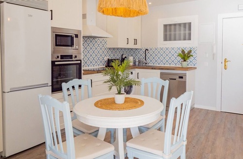 Calahonda Apartment | Cubo’s La Bambera First Line Beach/sea views/free wifi