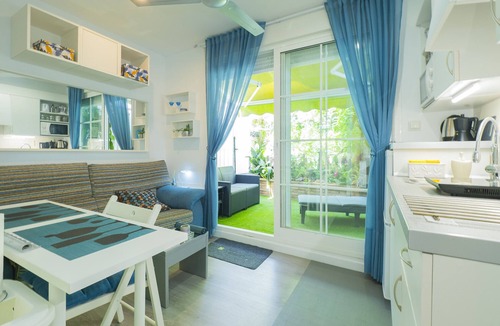 Benalmadena Costa Bed & Breakfast | Cubo’s Poseidon Suites 3 & Pool for Adults/room/air conditioning/community pool/free wifi