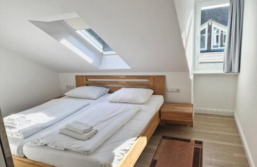 Binz Apartment | Dünenpark Binz - Komfortplus Ferienwohnung mit 2 Schlafzimmern und Balkon im Dachgeschoss 047