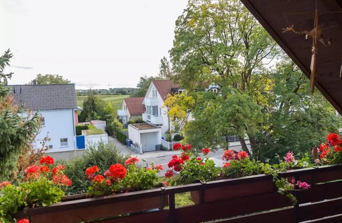 Furstenfeldbruck District Apartment | Dachgeschoss Apart. Ca.35 qm mit Terrasse im Einfamilienhaus