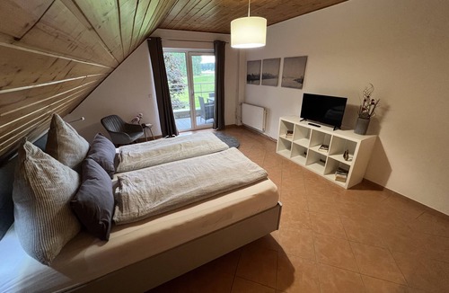 Luedinghausen Apartment | Dalhaus farm: "The pond view"