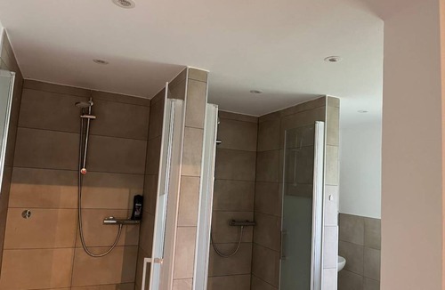 Aubing - Lochhausen - Langwied Resort | 150 m² Private room ∙ 1 bedroom ∙ 1 guest